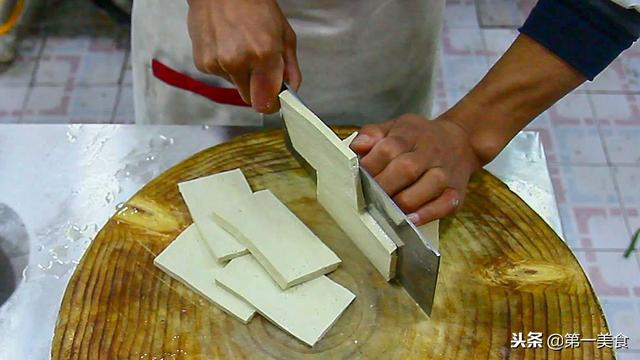 醬汁鹵水豆腐做法（鹵水撈豆腐的飯店做法）2
