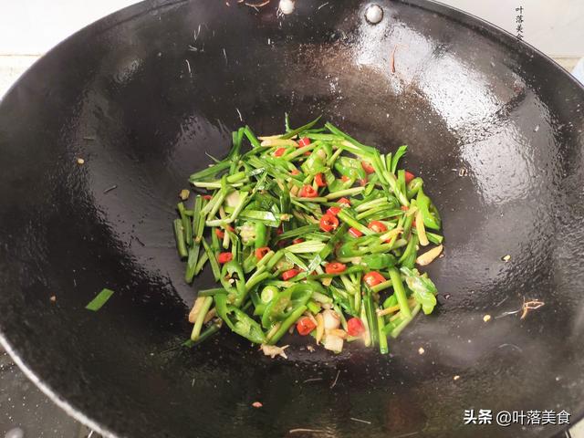 韭菜炒幹河蝦的家常做法大全（用韭菜炒小河蝦）10