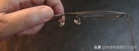 眼鏡的鏡架怎麼調整寬度（别低頭眼鏡會掉）12