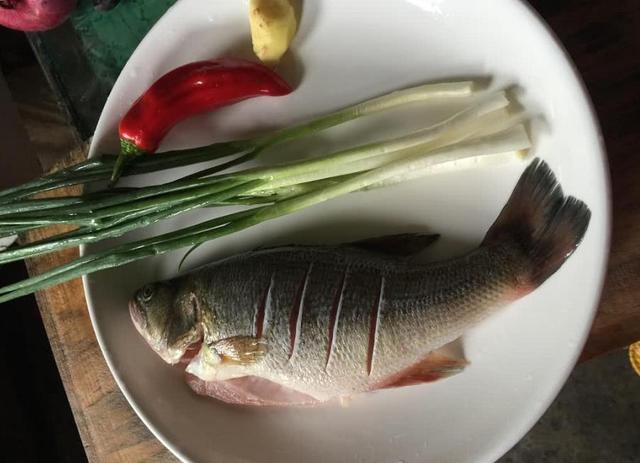清蒸魚是要用開水還是冷水（冷水下鍋還是熱水）2
