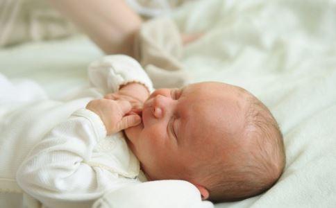 新生兒出生後三天内如何護理（新生兒頭三天需要怎麼護理）(6)