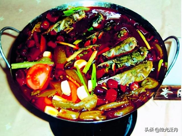 泡椒芹菜鴨胗的做法竅門（川味紅鍋黃辣丁）1