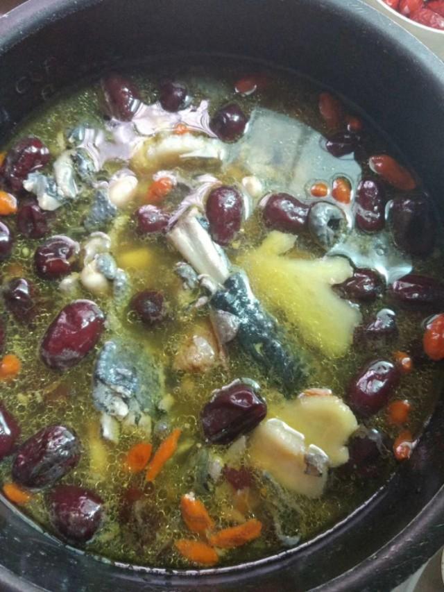 調理月經烏雞湯做法（春季美容養顔滋補烏雞湯）2