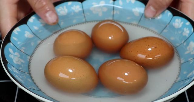 雞蛋整個要煮幾分鐘怎麼做才好吃（雞蛋好吃有訣竅）3