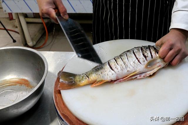 紅燒魚的家常做法簡單易學還好吃（紅燒魚這樣做才好吃）4