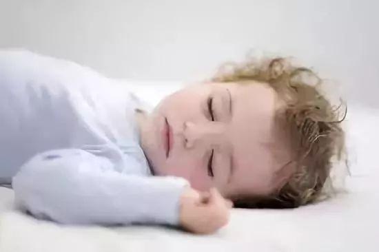 寶寶睡覺總是打呼噜是怎麼回事（寶寶睡覺打呼噜）2