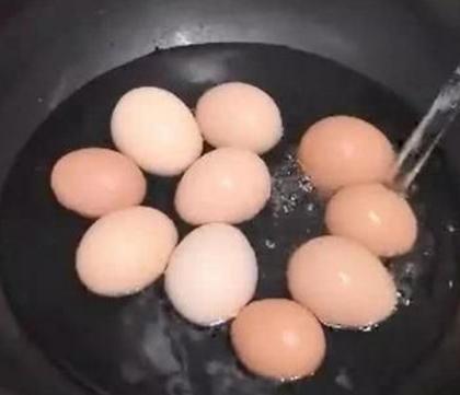 雞蛋要怎麼煮才不會破殼（學會這個小竅門）5