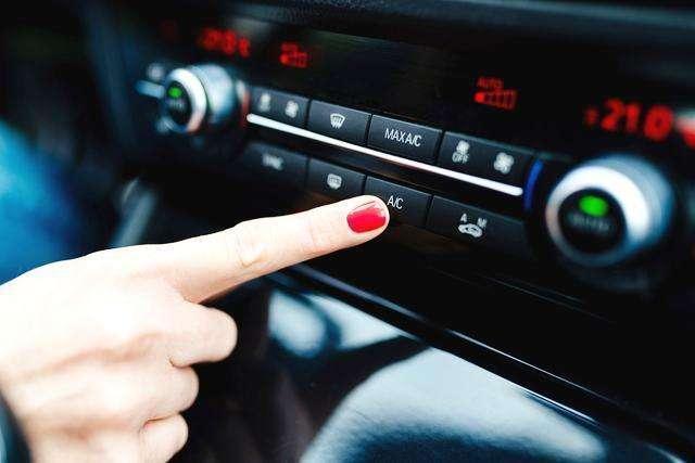 汽車空調上的兩個按鈕怎麼用（汽車空調各按鍵都有什麼用）1