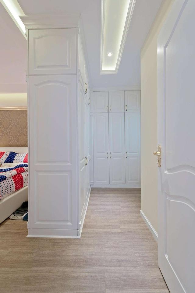 房間窄衛生間門對着床怎麼解決（衛生間門對着床）3