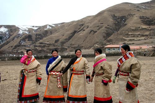 各種藏族服飾（藏袍是藏族傳統服飾）4