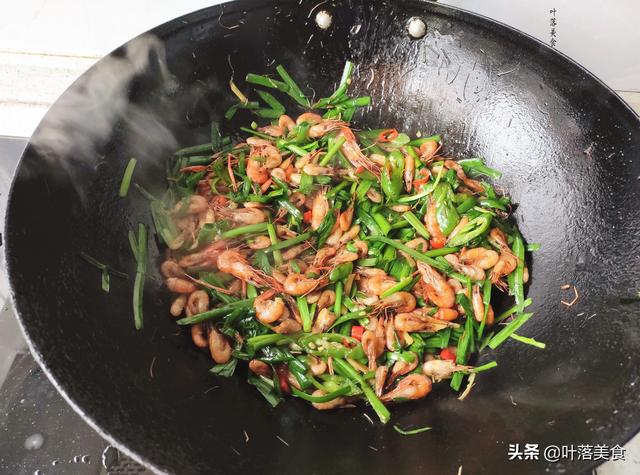 韭菜炒幹河蝦的家常做法大全（用韭菜炒小河蝦）11