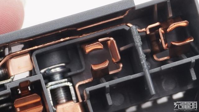 羅格朗開關插座拆解（羅格朗86面闆USB電源插座）15
