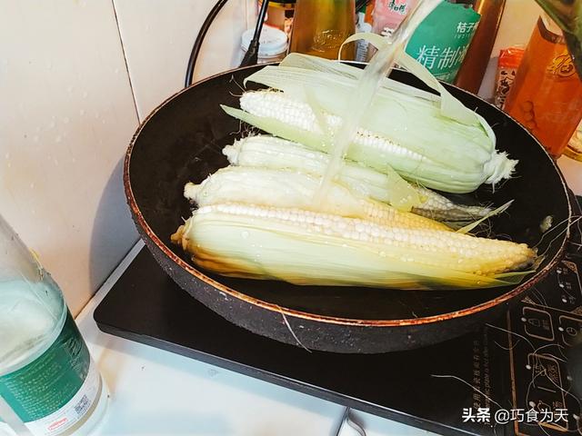 煮玉米放什麼可以讓玉米更嫩（好吃的煮玉米方法）5