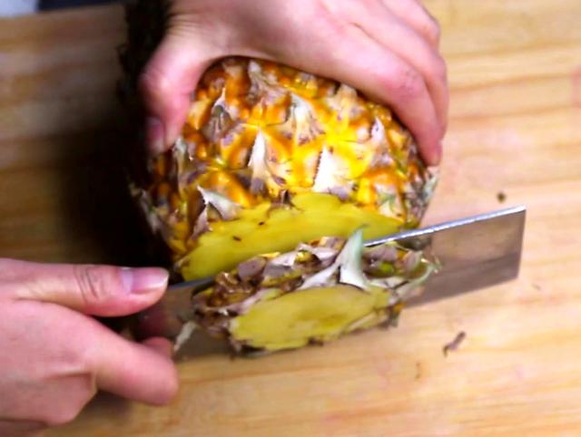 在家如何削菠蘿皮（科學方法削菠蘿皮）2