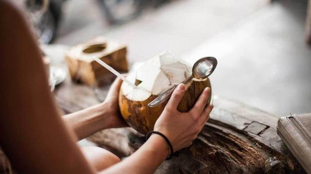 椰子水的好處與壞處（椰子水的8個基于科學的健康益處）2