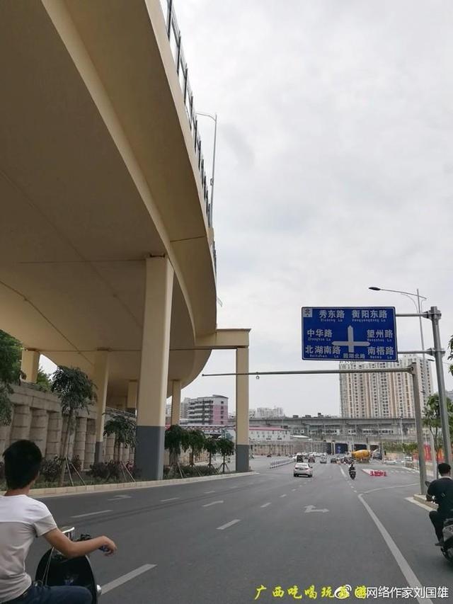 南甯火車站新規劃圖（南甯火車站前的東西向快速路很壯觀）14