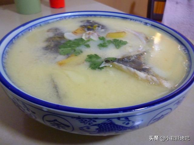 魚頭湯的16種家常做法（魚頭湯這樣做湯白味濃）7