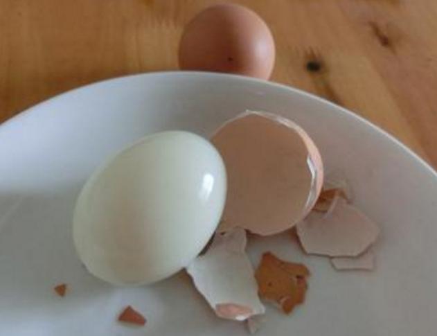 雞蛋要怎麼煮才不會破殼（學會這個小竅門）2