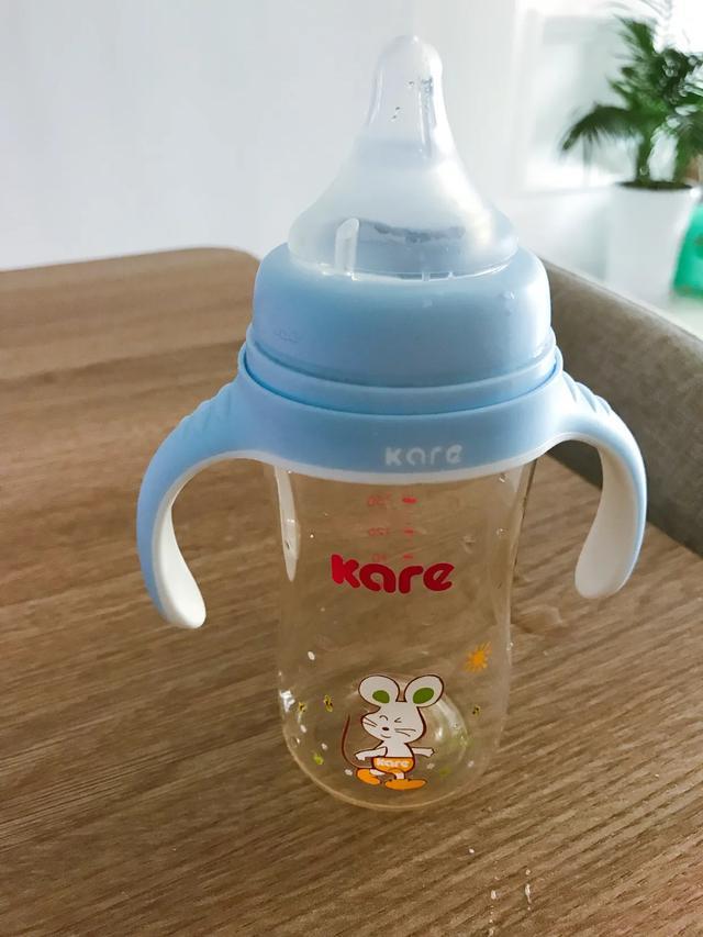 寶寶喝奶用什麼奶瓶比較好（母乳寶寶不吃奶粉）7