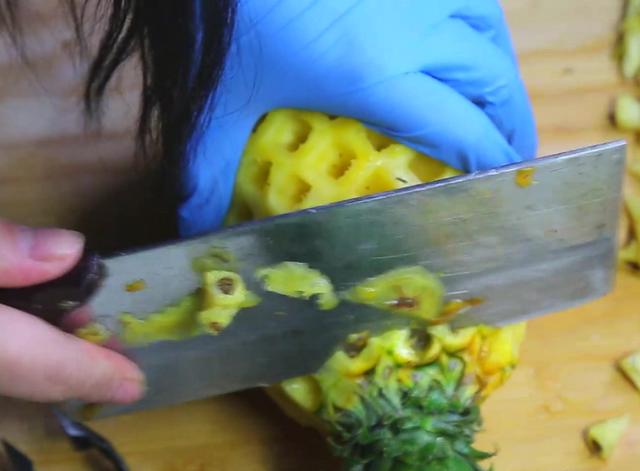 在家如何削菠蘿皮（科學方法削菠蘿皮）9