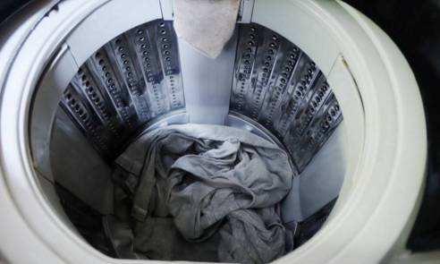 滾筒洗衣機洗衣服如何洗得更幹淨（機洗衣服也能幹幹淨淨）3