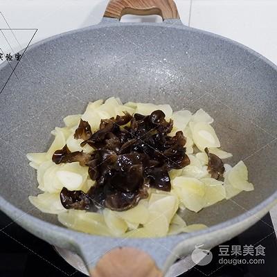 長蘑菇減脂餐做法大全（木耳炒雪蓮果中式減脂餐）6