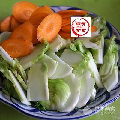 家常菜胡蘿蔔炒肉（兒菜胡蘿蔔炒肉片）3