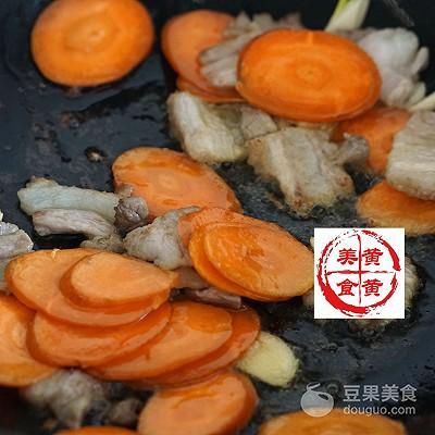 家常菜胡蘿蔔炒肉（兒菜胡蘿蔔炒肉片）6