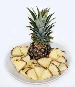 菠蘿表皮是綠色的可以吃嗎（健康菠蘿大量上市）2