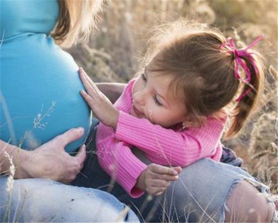 孕婦8個多月胎兒晚上動得頻繁（胎兒晚上不停動）1