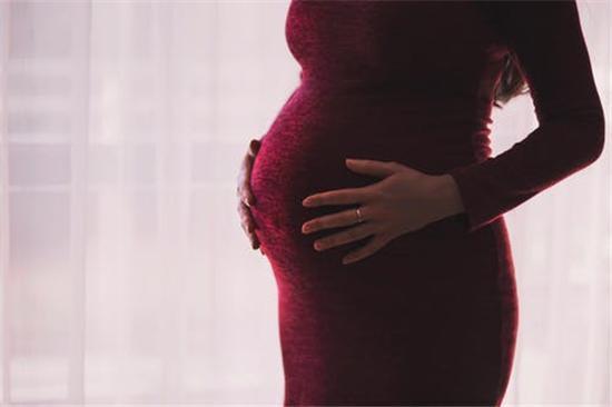 孕婦8個多月胎兒晚上動得頻繁（胎兒晚上不停動）8