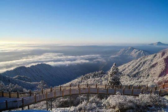 西嶺雪山冬天滑雪（上雪山過特别年）3