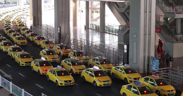 重慶出租車到區縣不打表違規嗎（打表248元駕駛員收400元）1