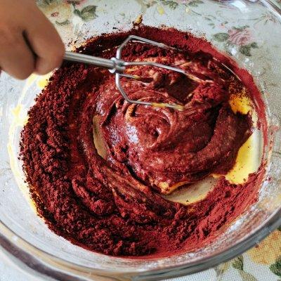 制作簡單的紅絲絨蛋糕教程（非常簡單的6寸絲絨蛋糕）8