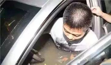 車輛陷入水裡怎麼自救教程（實用車輛被困水中）13