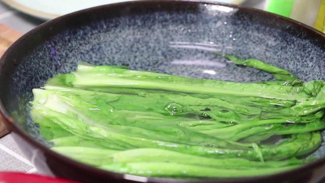莴筍葉的炒菜方法（這才是莴筍葉最簡單的吃法）2