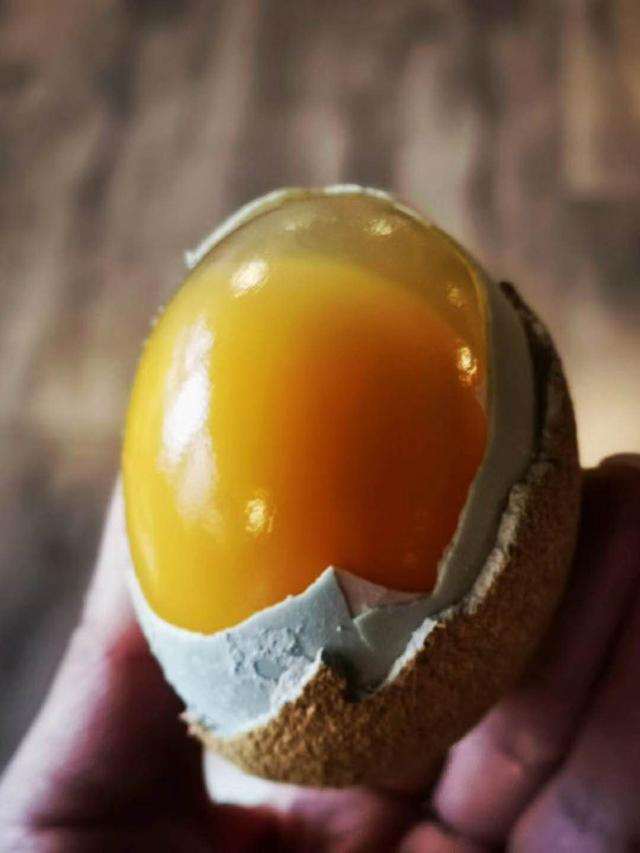 松花蛋和普通皮蛋區别（同樣是皮蛋變蛋）1
