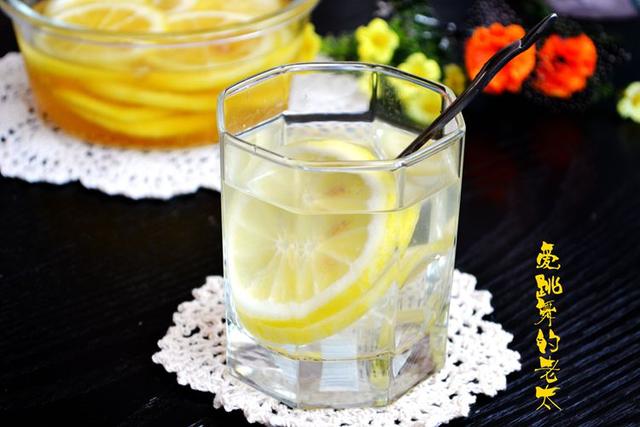 家用檸檬蜂蜜水做法（檸檬蜂蜜水-夏日時令美味飲料）2