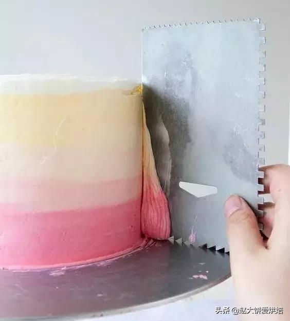 如何讓蛋糕抹面更亮（蛋糕抹面抹不好）10