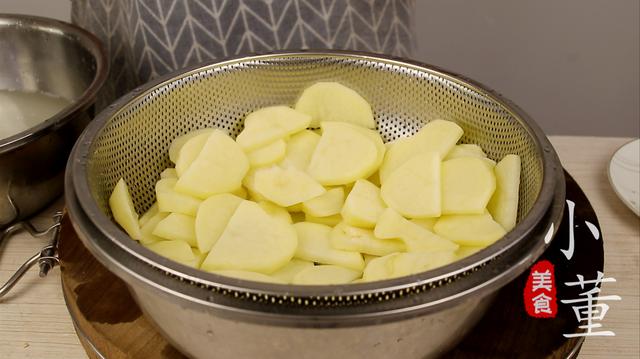 土豆炒洋蔥最簡單的做法（2個土豆1個洋蔥做出很多人喜歡的下飯菜）6