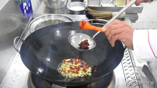 紅燒魚怎麼做不腥不老（大廚教你做家常紅燒魚）10