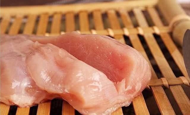 減肥期間的雞胸肉怎麼吃（減肥減脂期間天天隻能吃雞胸肉）1