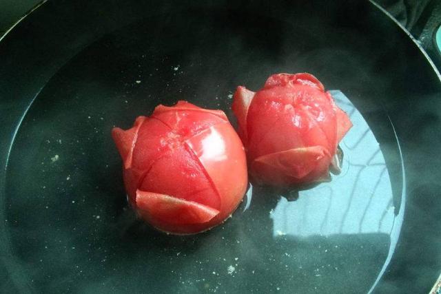 冷凍西紅柿如何去皮（西紅柿怎麼快速剝皮）2