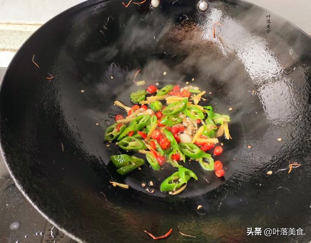 韭菜炒幹河蝦的家常做法大全（用韭菜炒小河蝦）9
