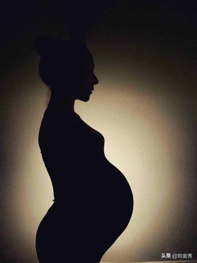 孕婦拍孕婦照需要準備啥（拍孕婦照已經逐漸成為孕媽媽們孕期必做的事情之一）1