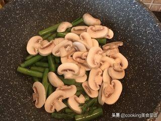 清炒蘆筍蘑菇（健康養生菜譜蘆筍炒蘑菇）8