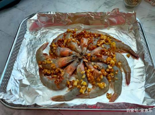 開背蒜蓉烤蝦如何做（教你做美味低脂的蒜蓉烤大蝦）9