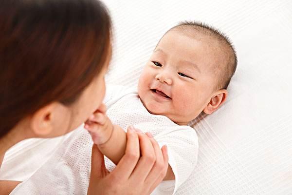 寶寶最晚多久說話是屬于正常（嬰兒多大能喊媽媽）(2)