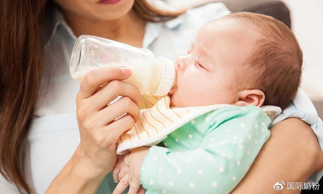 奶粉中的棕榈油會影響寶寶嗎（奶粉中的棕榈油會引起便秘嗎）1