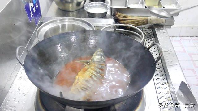 紅燒魚怎麼做不腥不老（大廚教你做家常紅燒魚）11